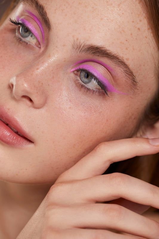 Explora las Tendencias de Maquillaje con AYLLEA cosmetics®
